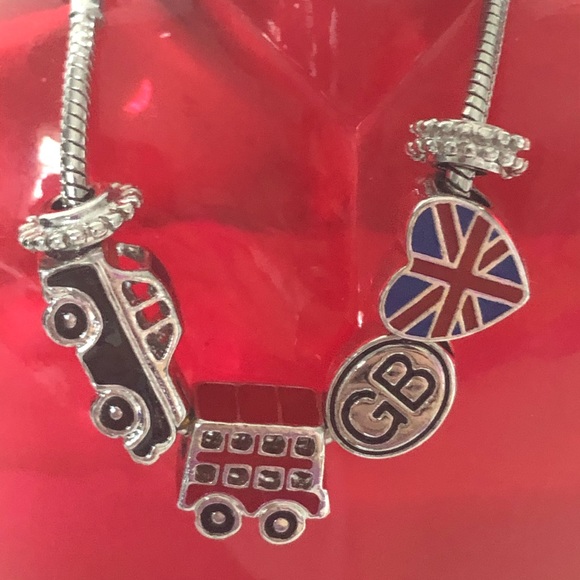 Jewelry - BNWT Brilliantly British Charm Bracelet